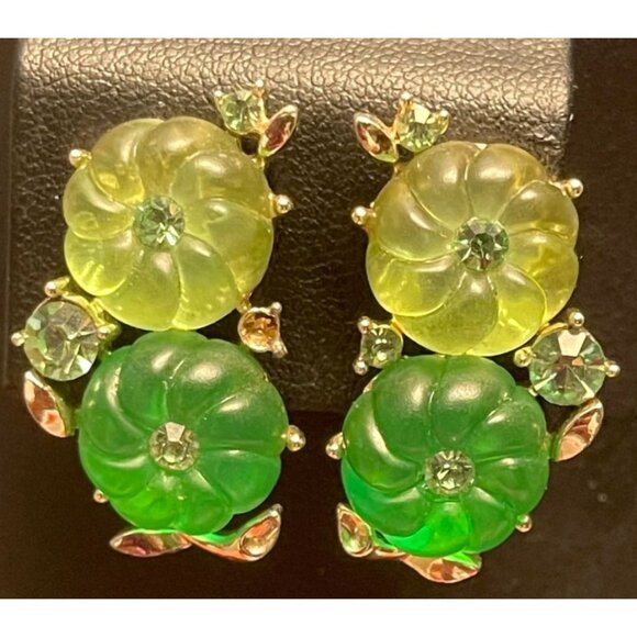 Vintage Lisner Molded Glass Shades Of Green Floral Clip-On Earrings - Picture 4 of 12